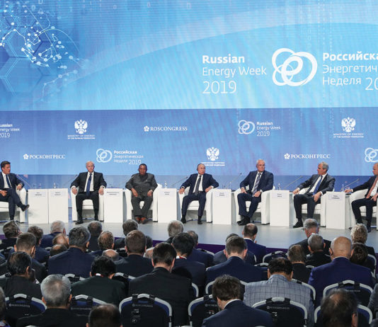 Российская энергетическая неделя: новые вызовы и новые решения Кир Симмонс, Роберт Дадли, Мохаммед Сануси Баркиндо, Владимир Путин, Даррен Вудс, Райнер Зеле, Пекка Лундмарк